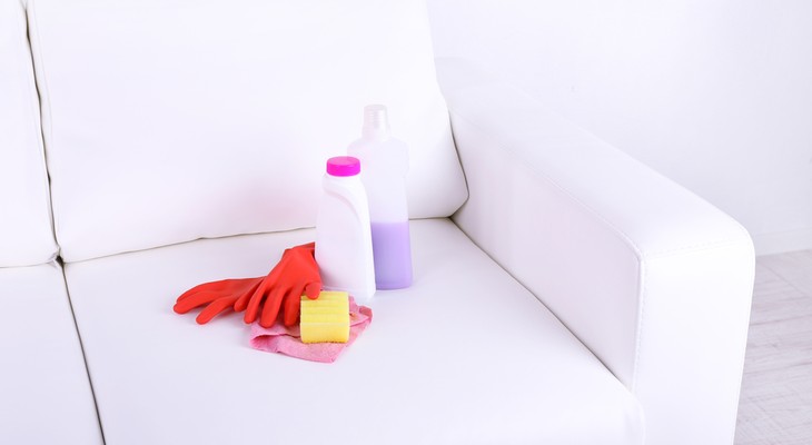 Як почистити м'які меблі зі світлого флока, не пошкодивши оббивку