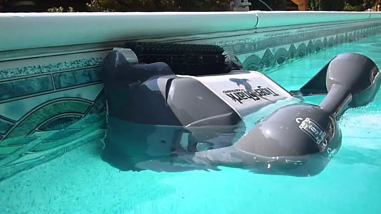 Роботы-пылесосы для бассейна
